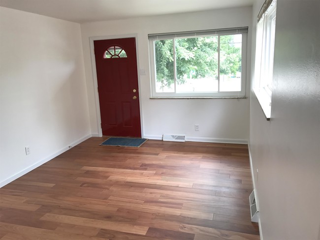 Foto del edificio - 4056 Geraldine Ave