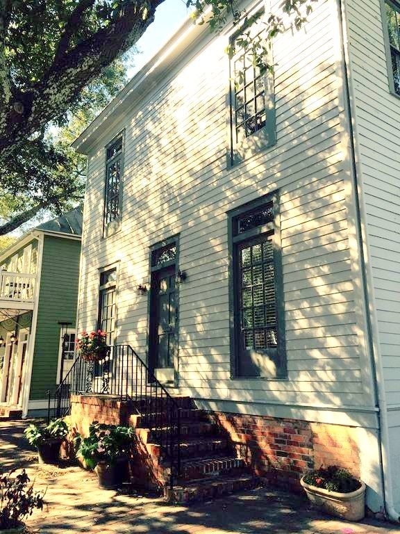 31 E Broad St, Savannah, GA 31401 Townhome Rentals in Savannah GA