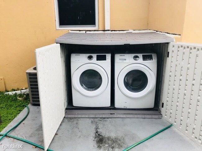 Foto del edificio - 14325 NE 10th Ave