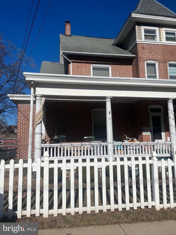 Building Photo - 319 Arch St