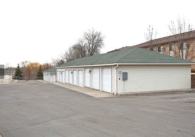 Building Photo - 307 E 7th St