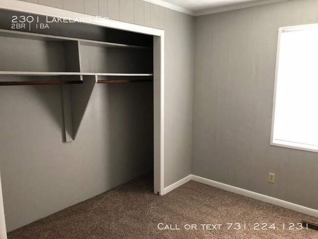 Building Photo - 2301 Lakeland Dr - 2 beds, 1 full bath