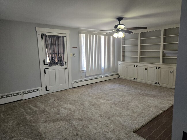 Building Photo - 54 Maple St