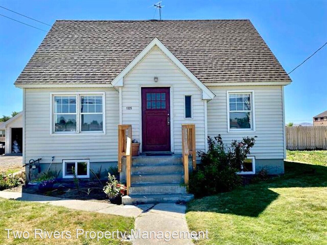 Foto principal - 3 br, 2 bath House - 1325 W 7th St