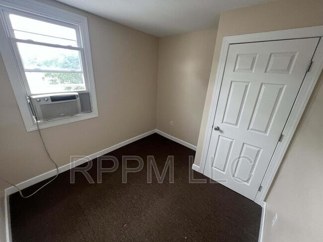 Foto del edificio - 562 Summer St