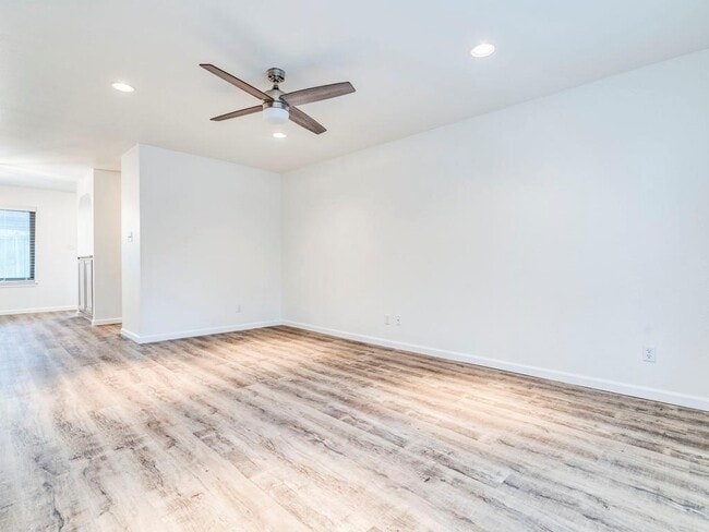 Foto del edificio - 8305 Summer Side Dr
