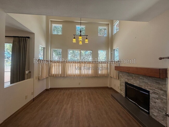 Building Photo - 325 Blue Dolphin Dr