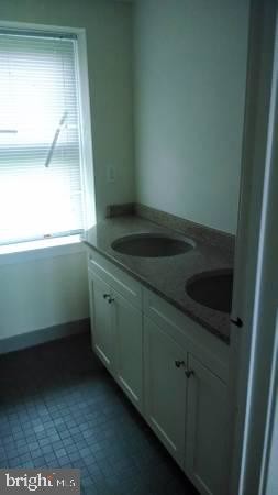 Building Photo - 537 Delancey St