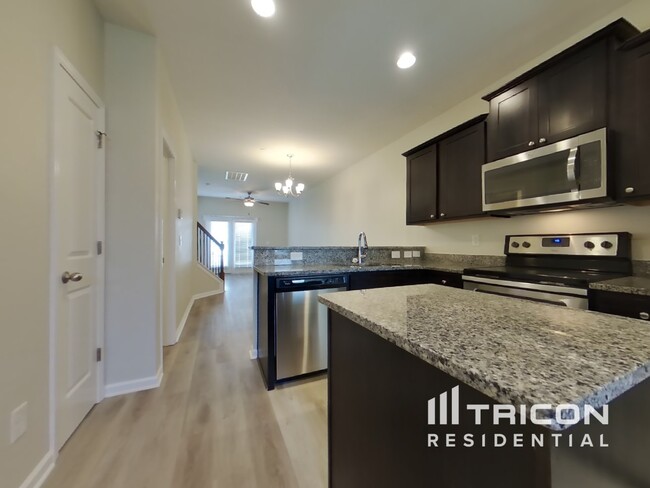 Building Photo - 404 Riverwood Ct