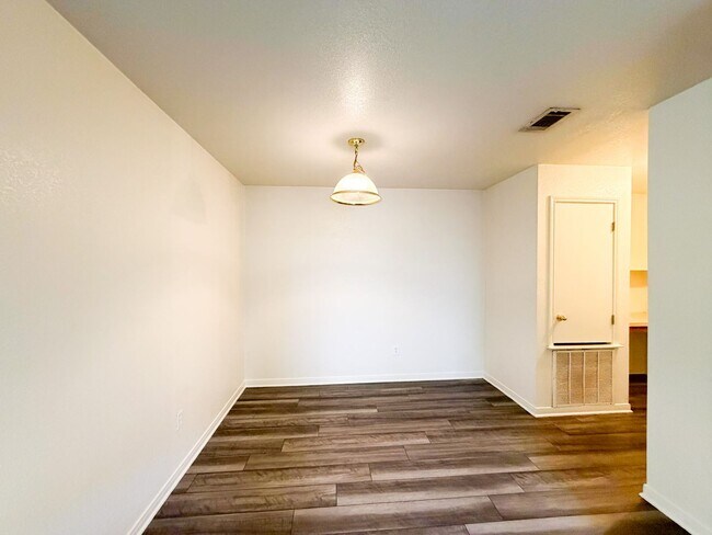Foto del edificio - 310 Cedar Ridge Dr