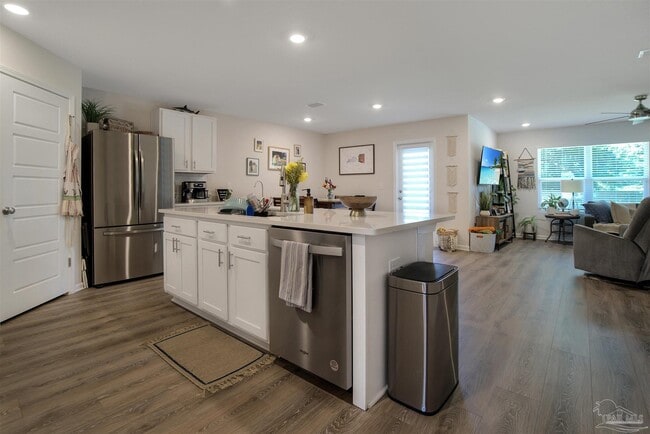 Building Photo - 951 Lovebird Ct