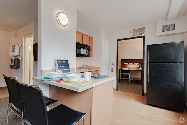 2HAB, 2BA - Towers on State - Historical Access