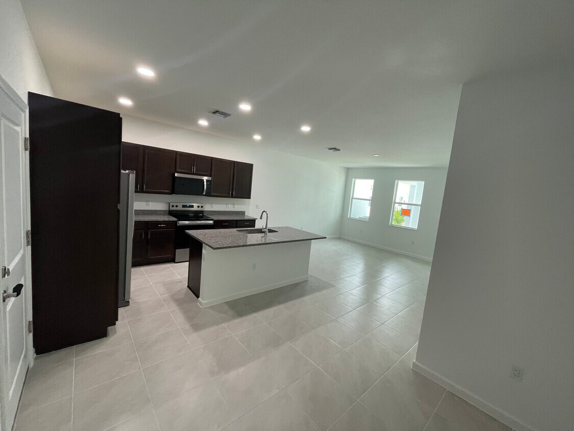 Foto principal - 16374 POWERSCOURT Dr