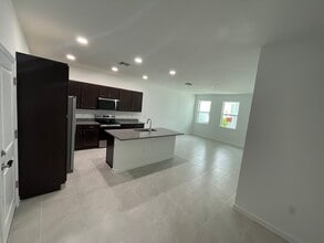 Building Photo - 16374 POWERSCOURT Dr