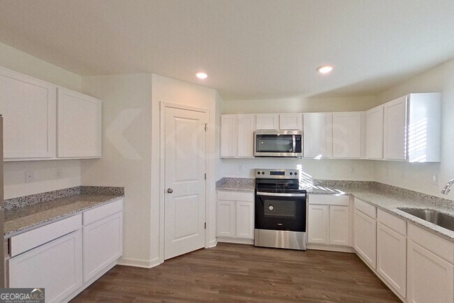Building Photo - 108 Flat Rock Ml Trl