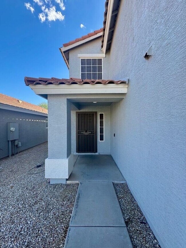 Foto del edificio - GREAT 4BEDROOM/3BATH HOME WITH ALL THAT YO...