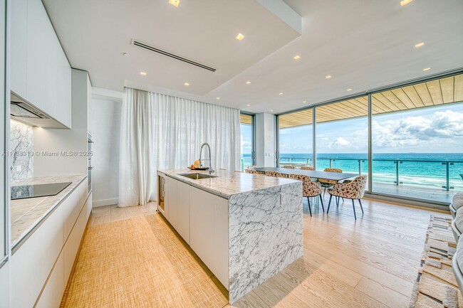 Foto del edificio - 5775 Collins Ave