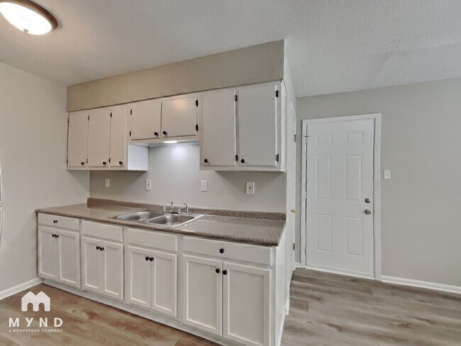 Building Photo - 4420 Double Tree St