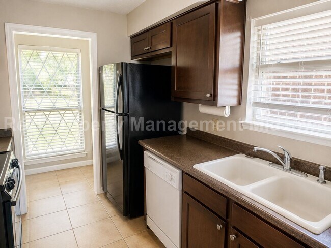 Foto del edificio - 4209 Wingrove Dr