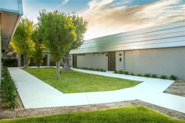 Building Photo - 9 W Nolana Ave