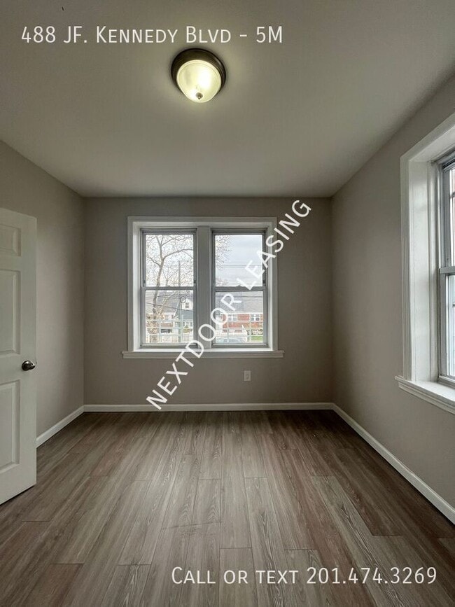 Foto del edificio - 488 John F. Kennedy Blvd