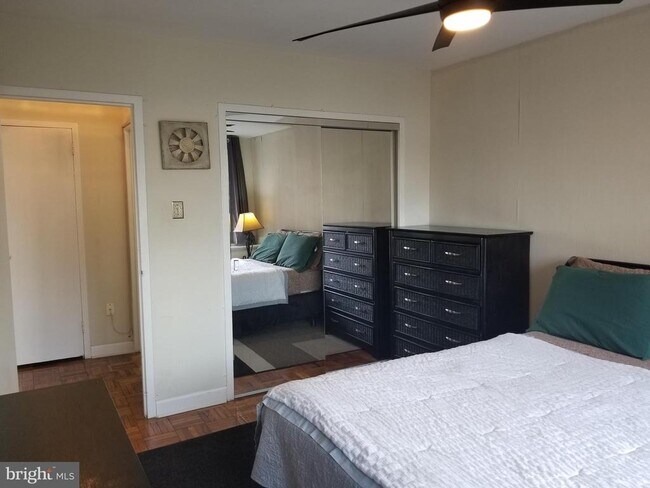 Building Photo - 1121 Arlington Blvd