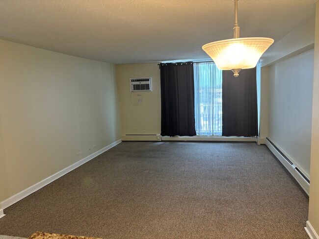 Foto del edificio - 2200 S Stewart Ave