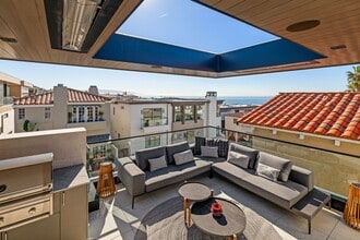 Building Photo - 121 25th St