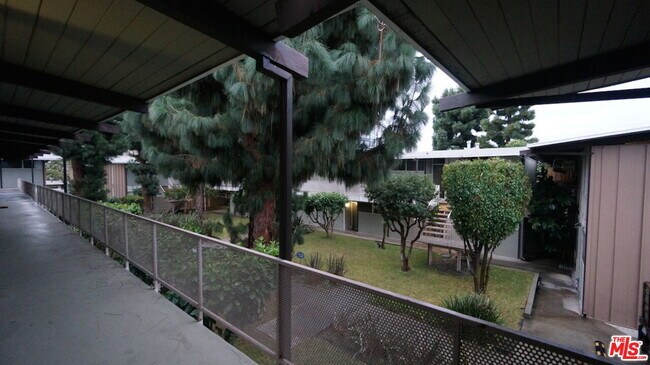 Foto del edificio - 11133 Rose Ave