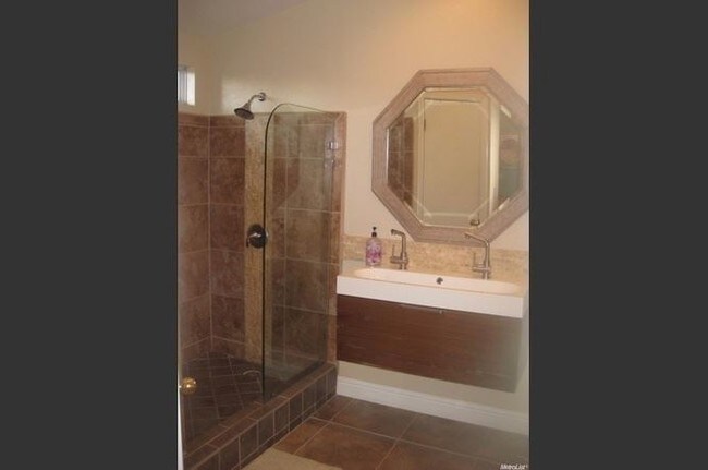 Building Photo - 3 br, 2.5 bath House - 1603 Jonquil Drive