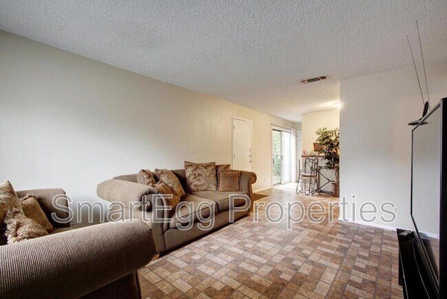 Foto del edificio - 1740 Rutland Dr