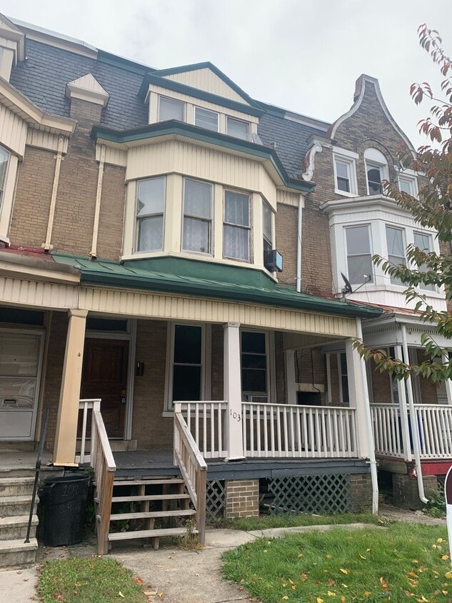 Primary Photo - Available Now! 3rd Floor 1 Bedroom-York Ci...