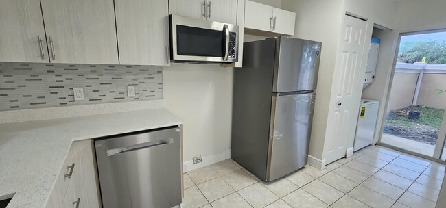 Foto del edificio - 3810 N Jog Rd