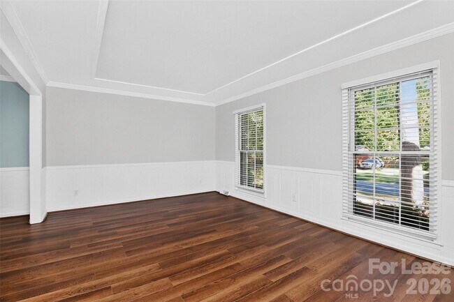 Building Photo - 2438 Knickerbocker Dr