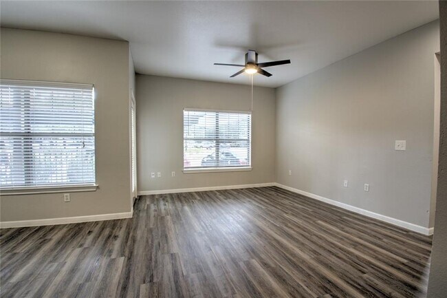 Building Photo - 2320 Gracy Farms Ln