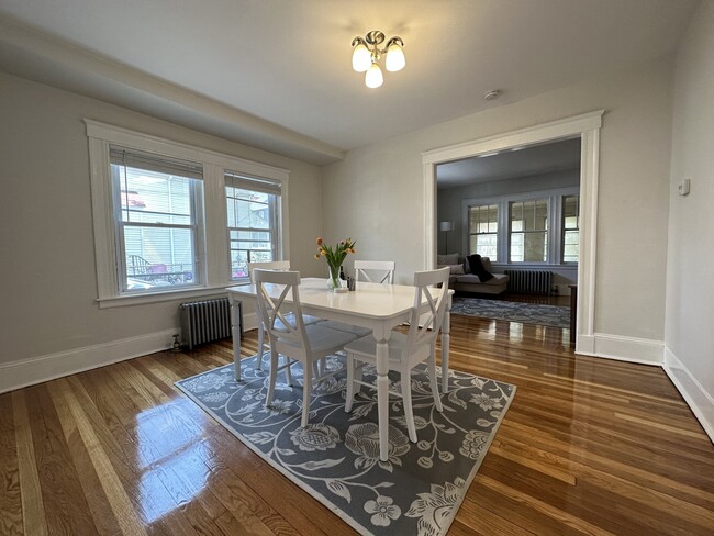Building Photo - 19 Larose Pl