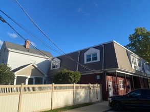 Building Photo - 565 Newark Pompton Turnpike