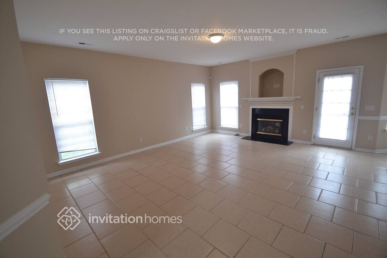 Foto del edificio - 7311 Daerwood Pl