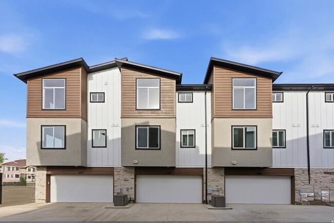 Photo - 138 E Chambord Ct (Sandy, UT) Townhome