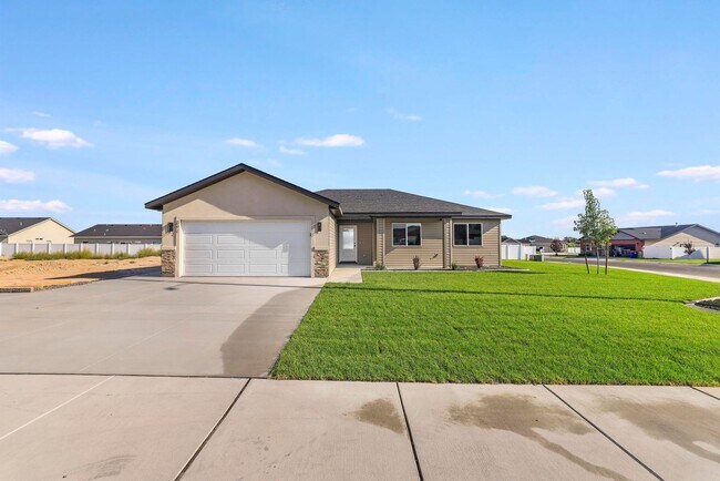 Building Photo - 392 Rock Dove Loop