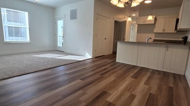 Building Photo - 6512 Skyline Lp Ln