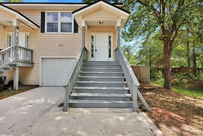 Foto del edificio - NEWLY RENOVATED 3 BEDROOM 2.5 BATHS TOWNHO...