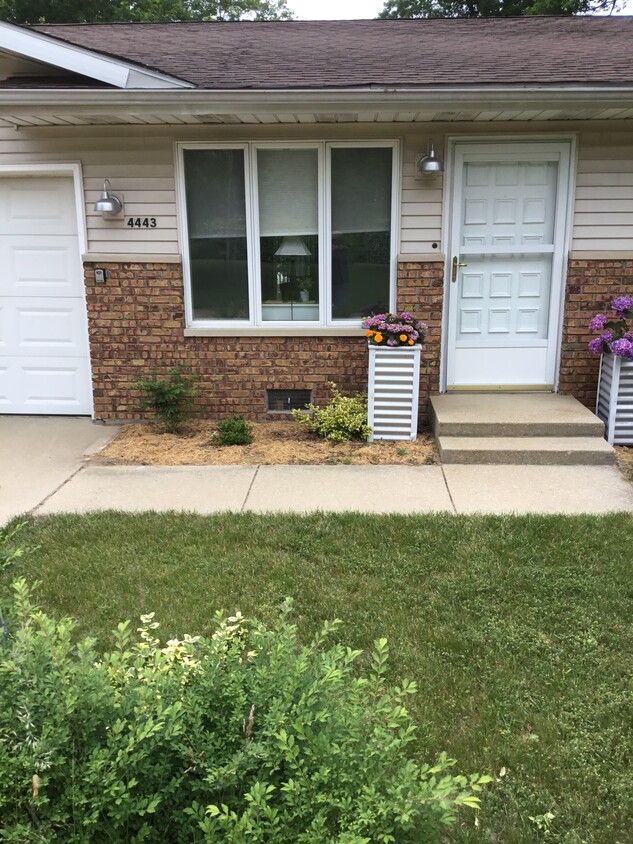 Primary Photo - 4441 Greenwood Dr