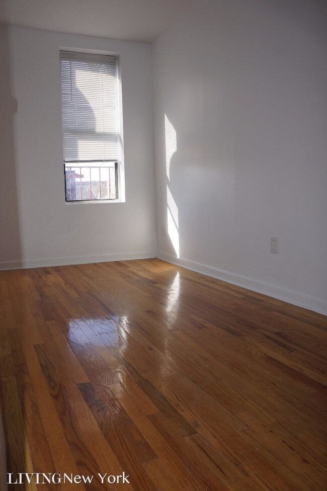 Building Photo - 2480 Belmont Ave