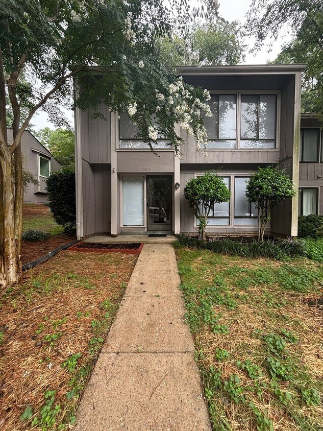 Foto principal - New Listing - Don't Miss Out!