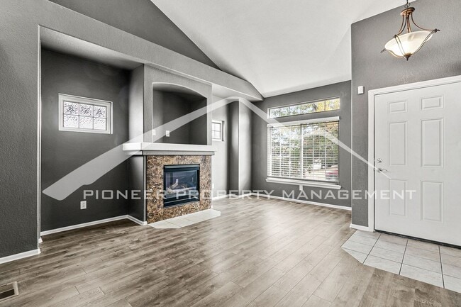 Building Photo - Spacious Home with Fenced Yard and 2 Car G...