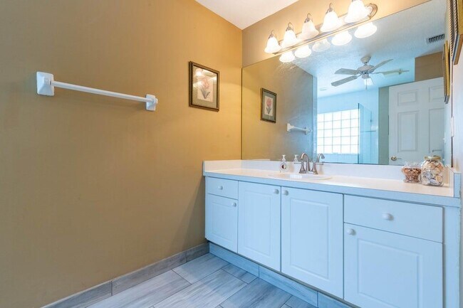 Building Photo - 1869 Barnstable Rd