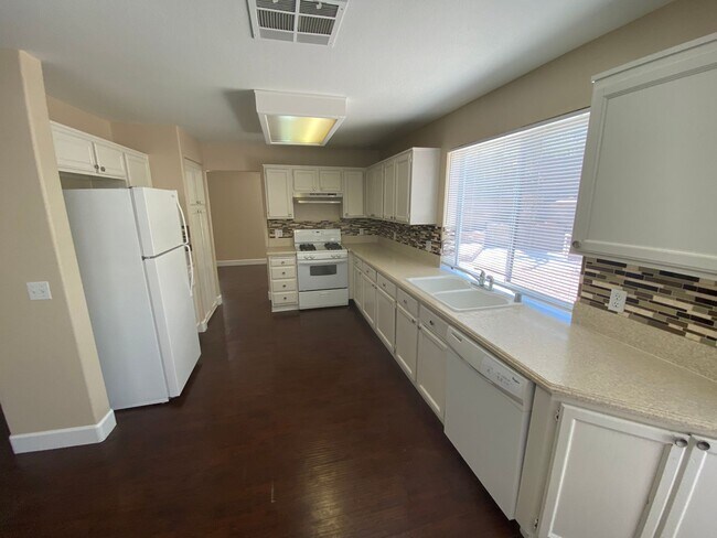 Foto del edificio - Wonderful 4 bed/2.5 bath home located in W...