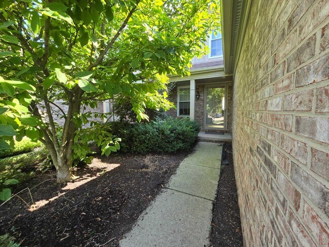 Building Photo - 4351 Hunters Cir E