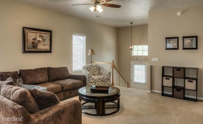 Building Photo - 2 br, 2 bath Townhome - 5146 N 144th Ct